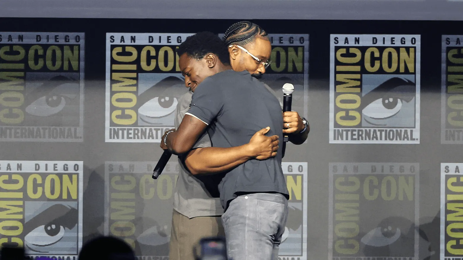 David Jonsson e Ryan Coogler no anúncio de Pantera Negra 3