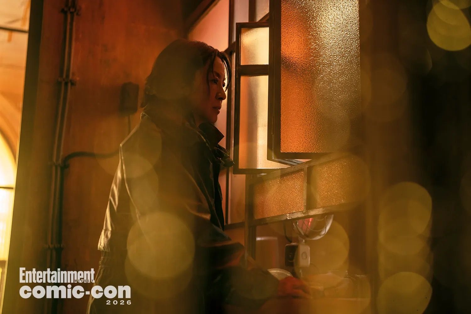 Michelle Yeoh como a replicante Olwen em Blade Runner 2099