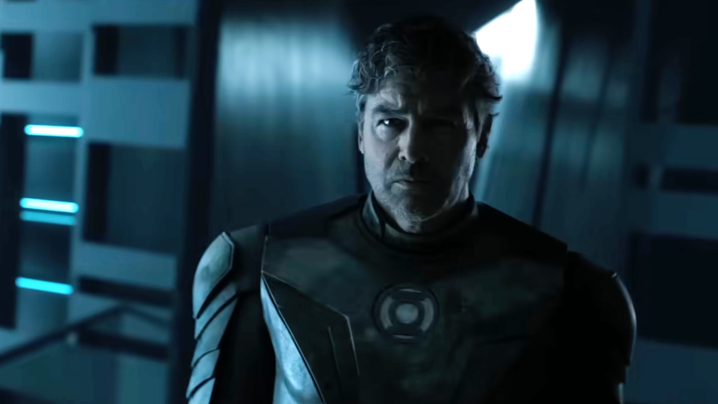 Aaron Pierre e Kyle Chandler como John Stewart e Hal Jordan em Lanterns
