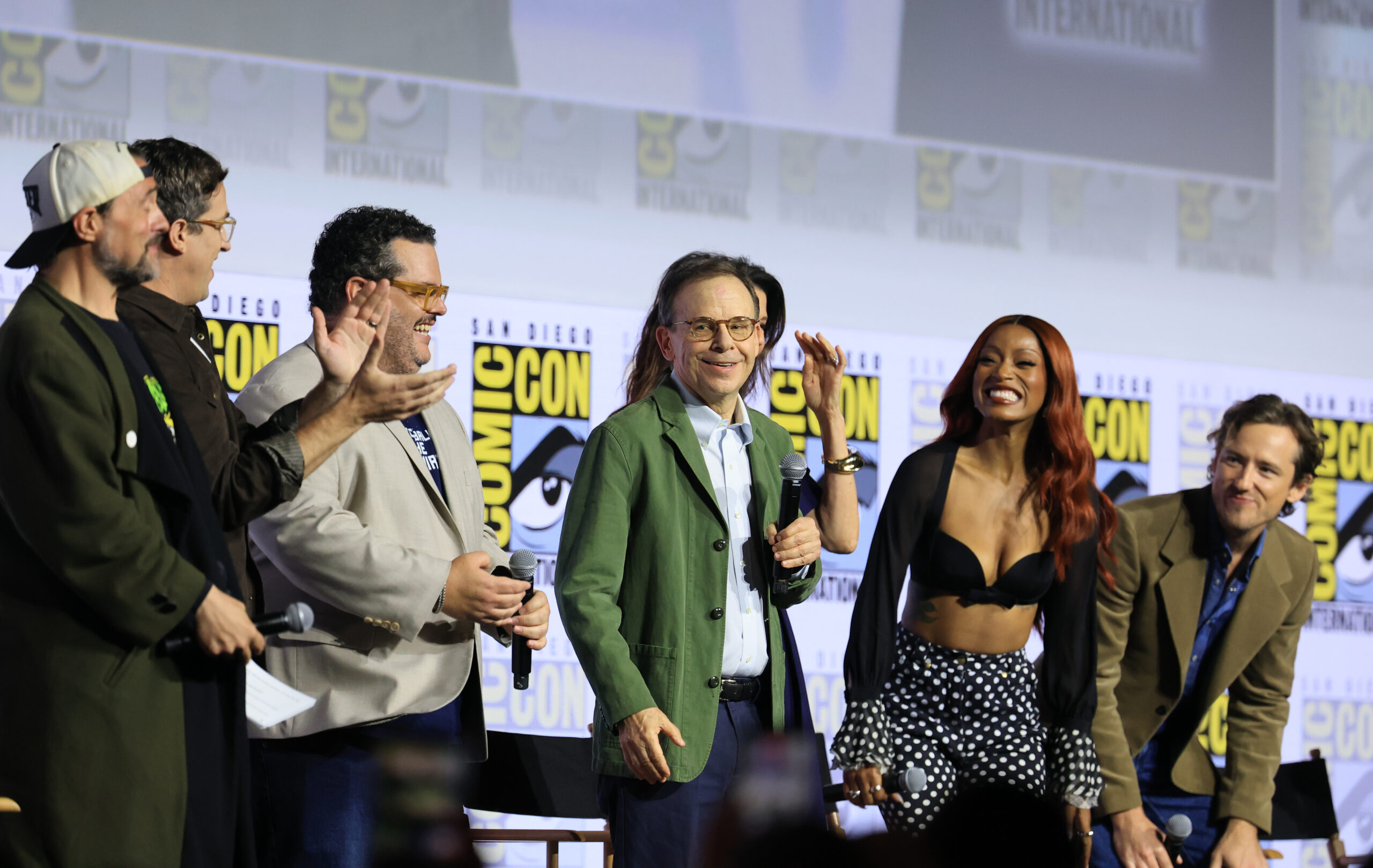 Elenco de Spaceballs The New One durante busca cômica por Rick Moranis na Comic-Con
