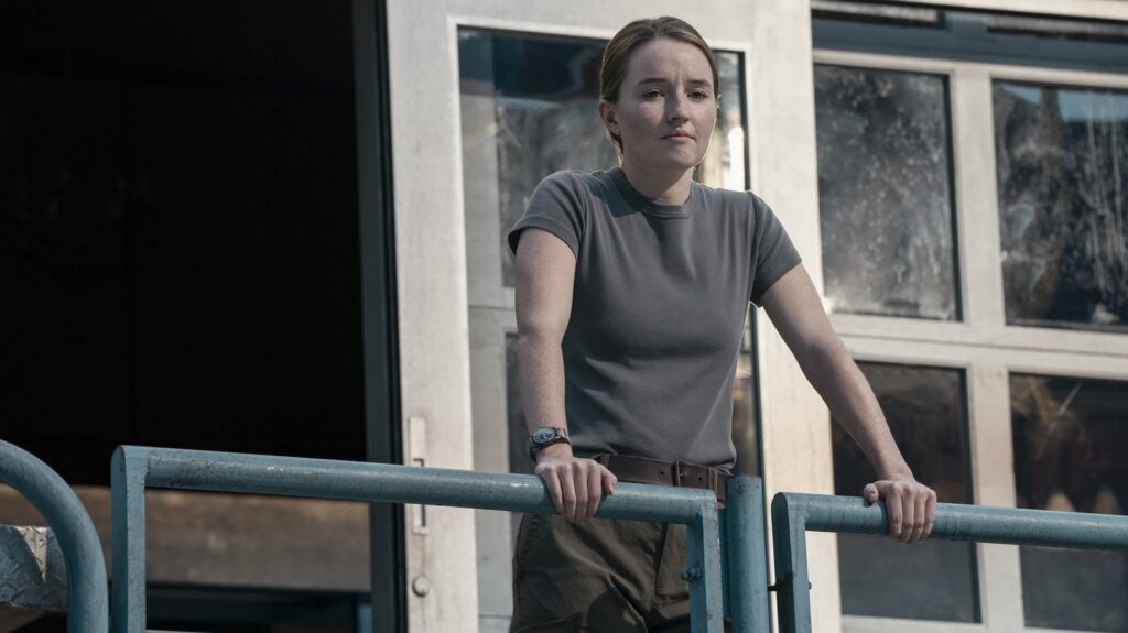 Kaitlyn Dever como Abby em imagem de The Last of Us