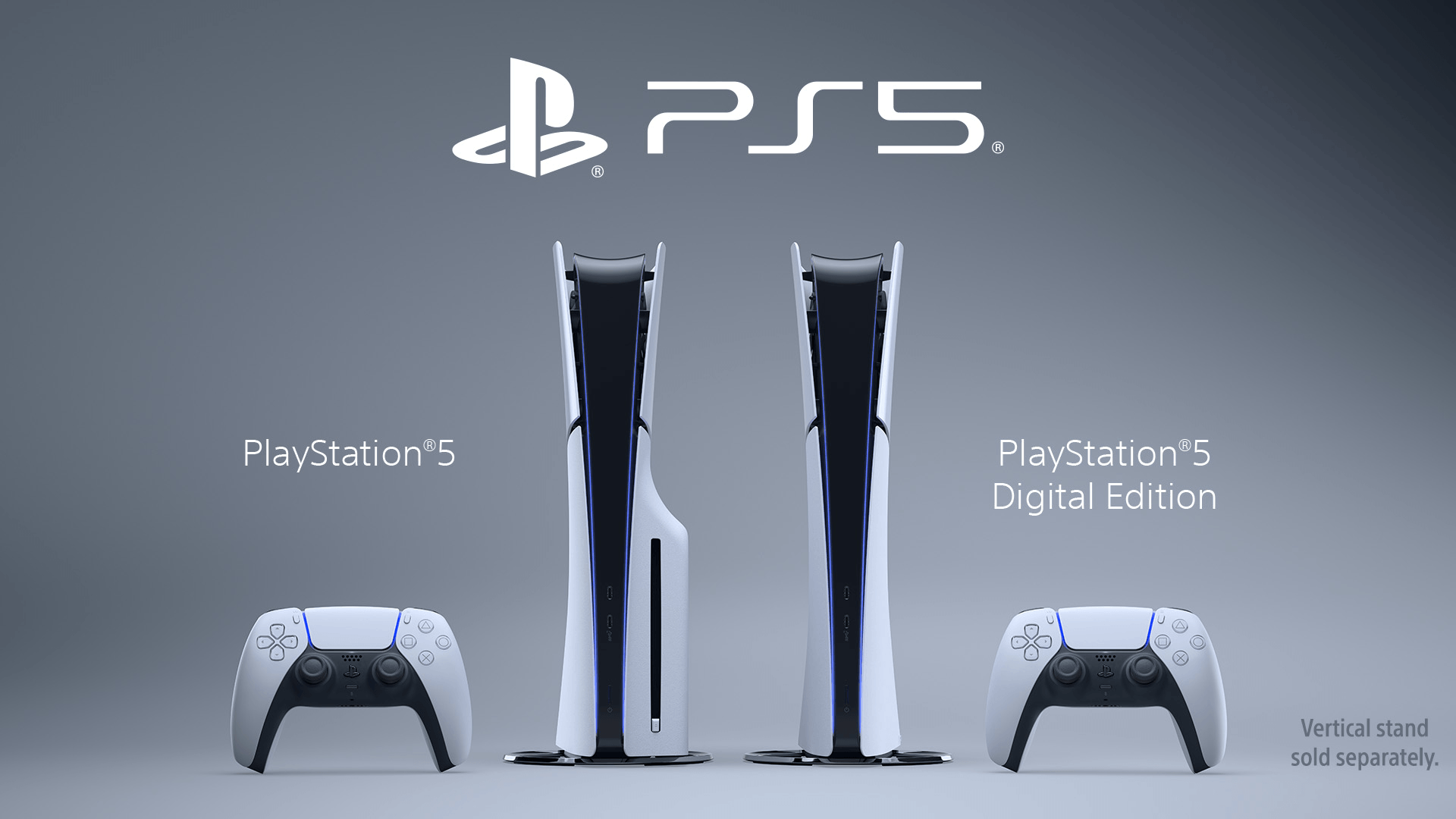 Consoles PS5 Slim com leitor de disco e Edição Digital ao lado de controles DualSense.