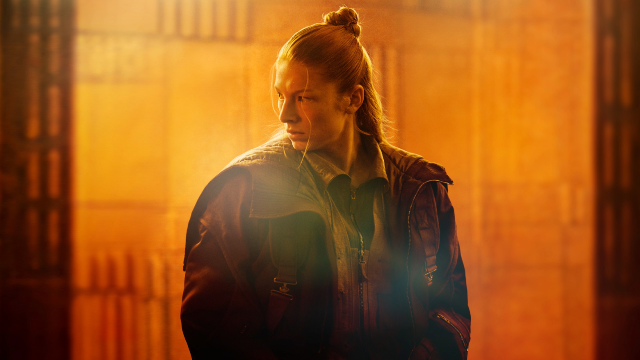 Hunter Schafer como Cora em Blade Runner 2099