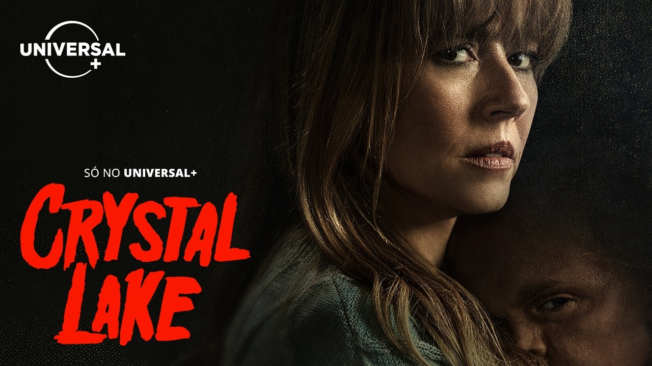 Pamela Voorhees, interpretada por Linda Cardellini, na arte oficial de Crystal Lake divulgada pelo Universal+ Brasil.