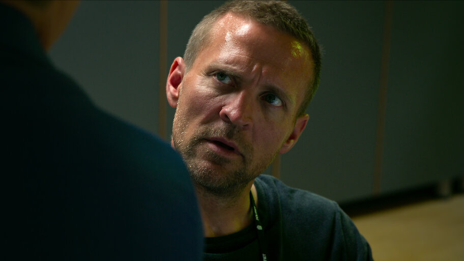 Tobias Santelmann como Harry Hole na série de suspense da Netflix