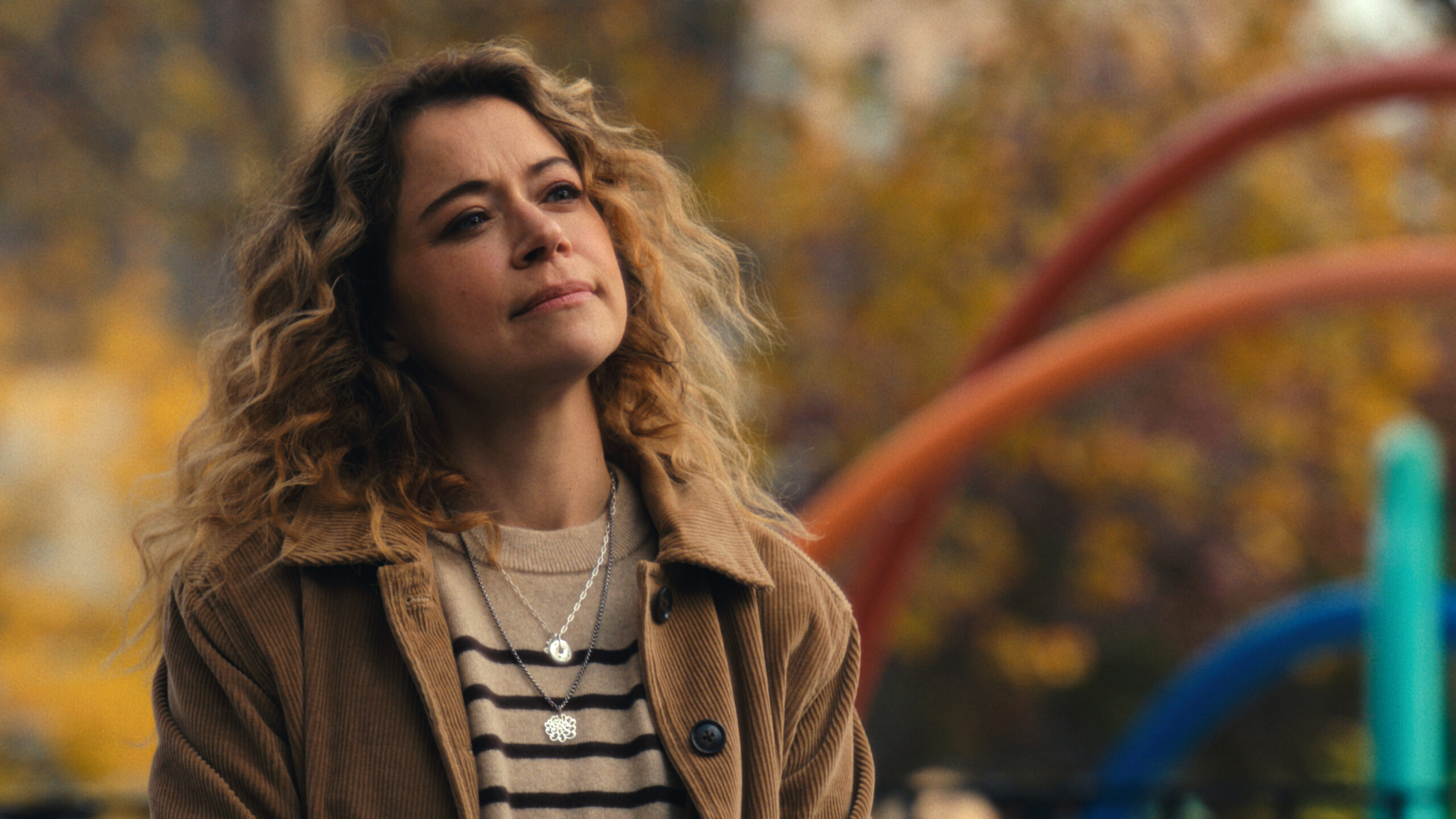 Tatiana Maslany como Paula em Prazer Máximo Garantido