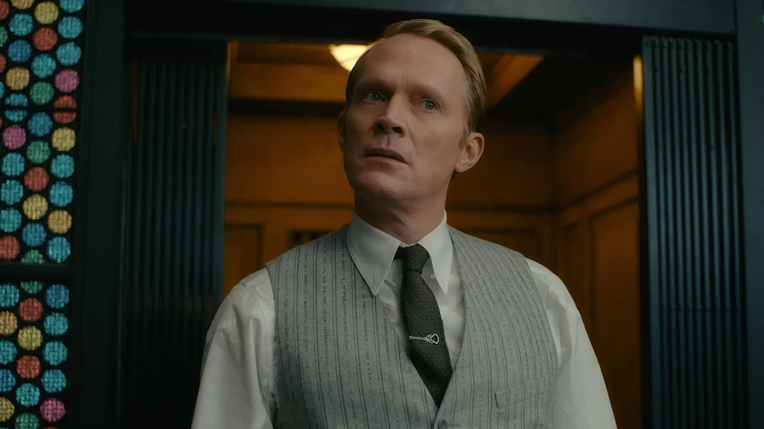 Ultron, interpretado por James Spader, em sua aparência humana na série VisionQuest